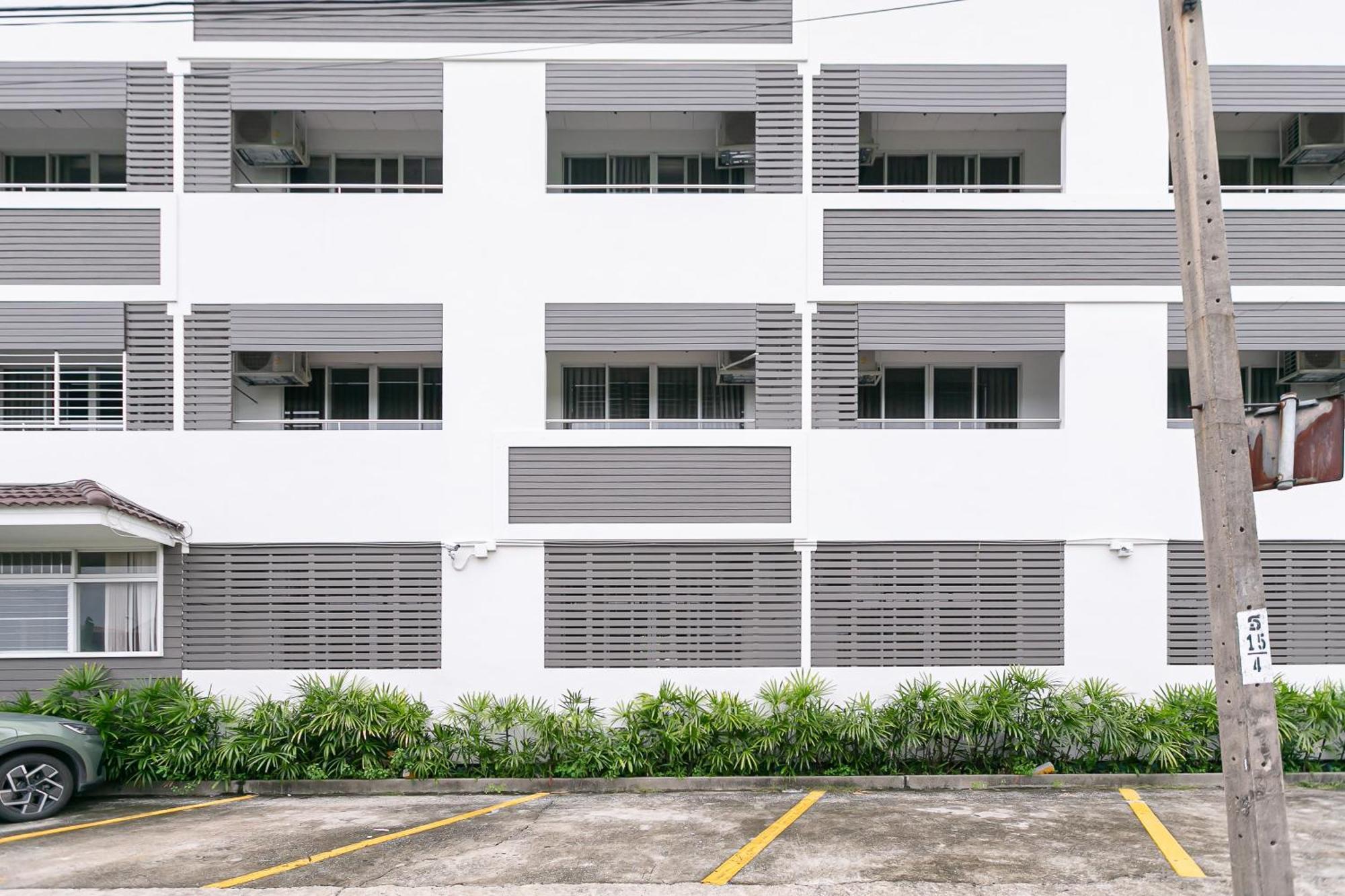 Ruan Plaisoi Apartment Bangkok Exterior foto