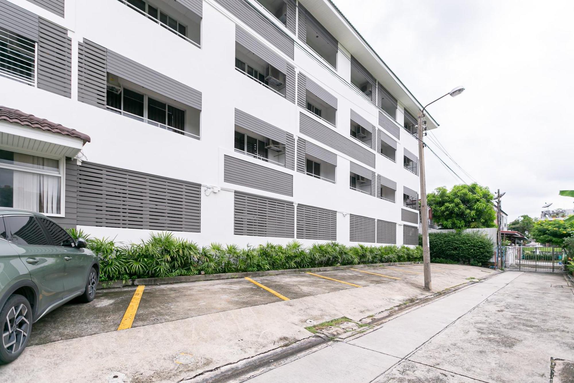 Ruan Plaisoi Apartment Bangkok Exterior foto
