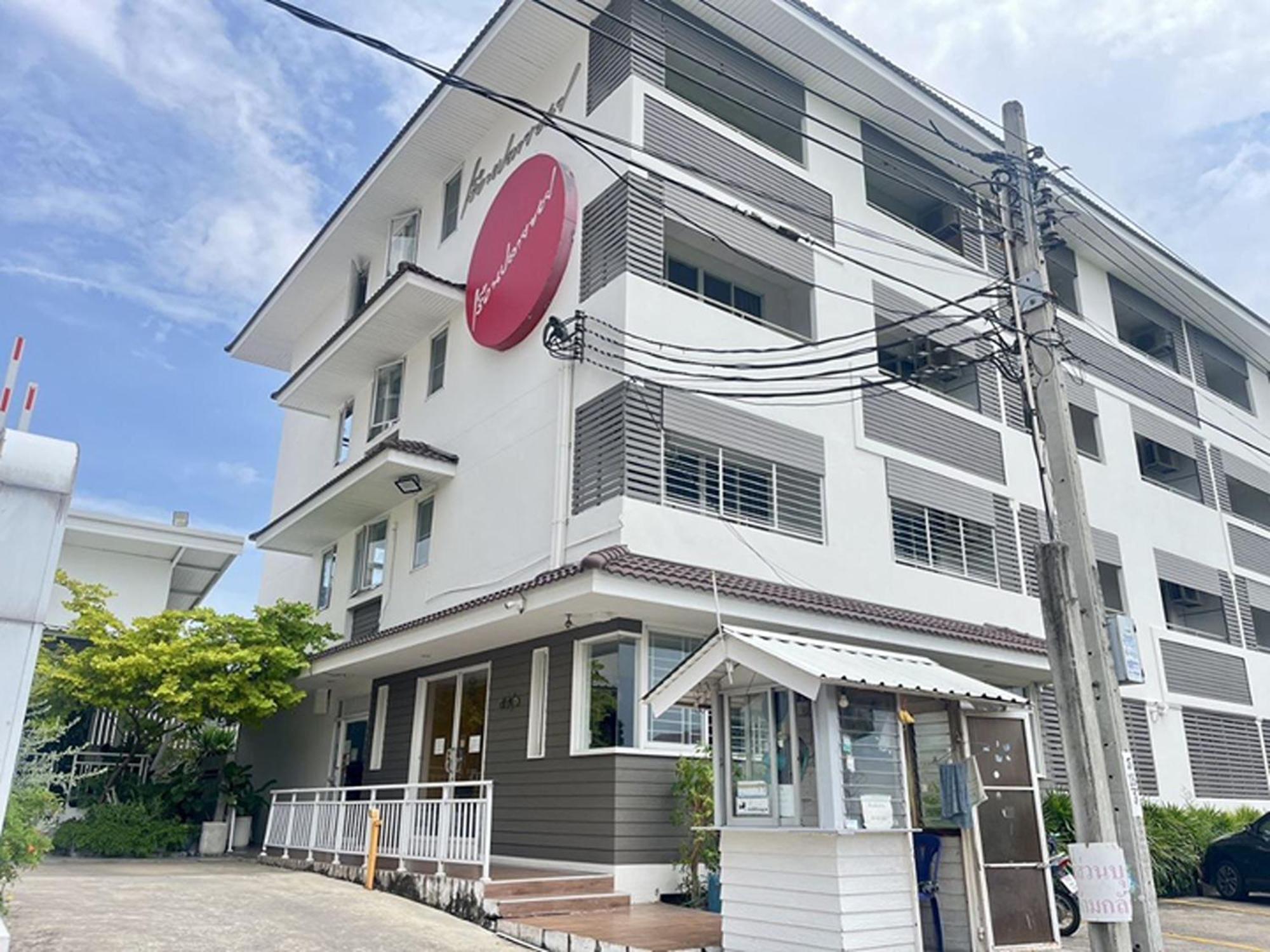 Ruan Plaisoi Apartment Bangkok Exterior foto