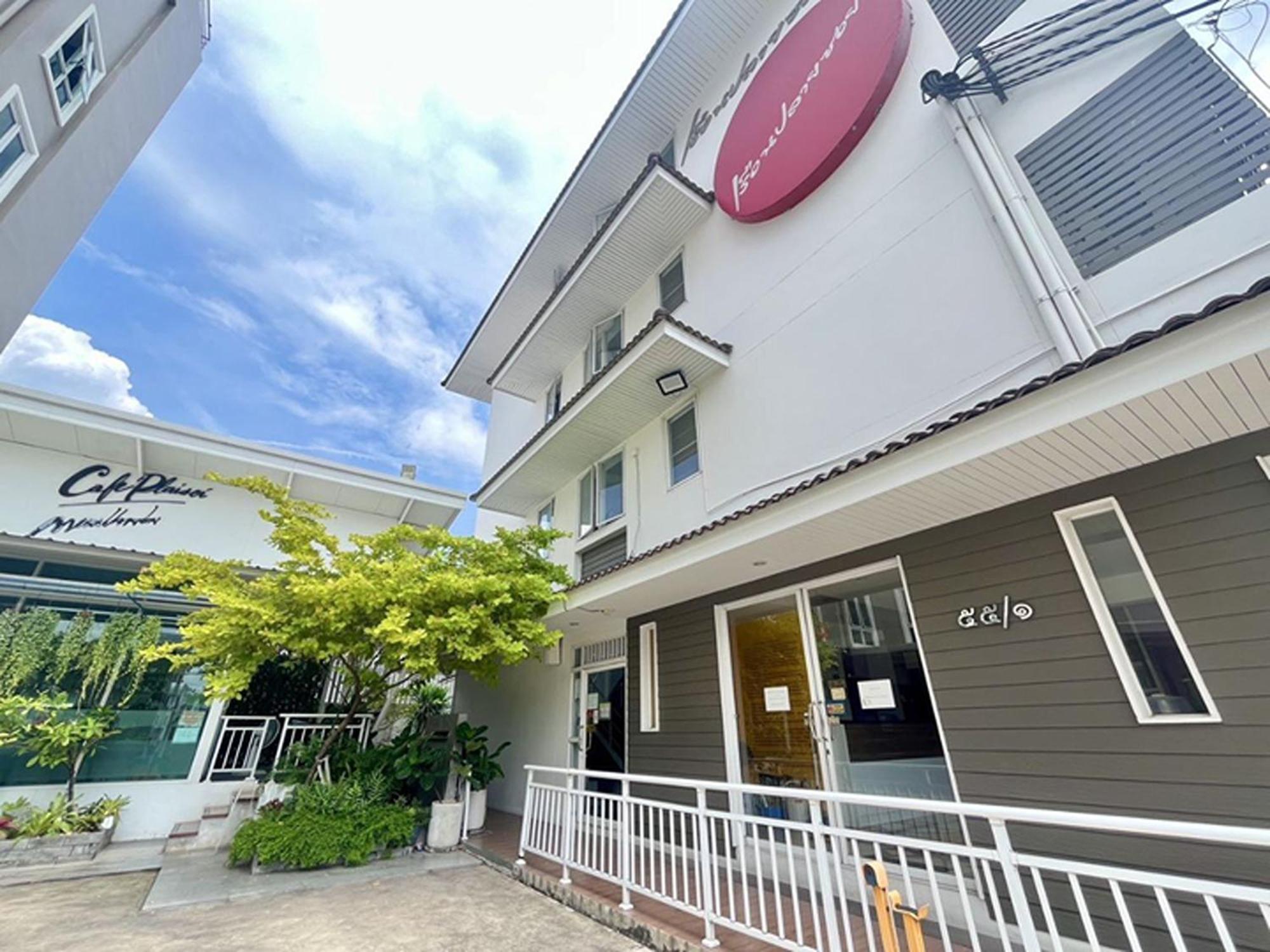 Ruan Plaisoi Apartment Bangkok Exterior foto